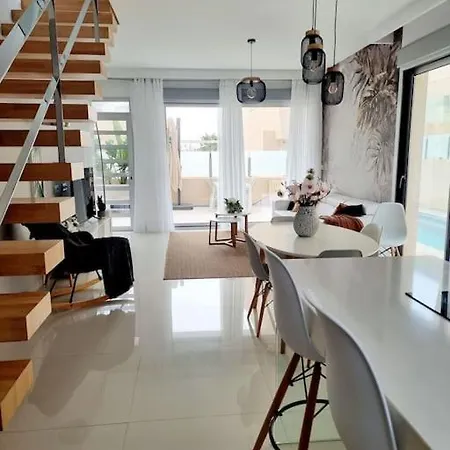 Villa Del Mar 16 *